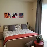 Vakantiehuis A&g - Elegante Casa 100 Mq Su Due Piani Con Wi-fi-giardino-parcheggio *