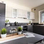 A&g - Elegante Casa 100 Mq Su Due Piani Con Wi-fi-giardino-parcheggio Vakantiehuis