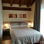 Vakantiehuis A&g - Elegante Casa 100 Mq Su Due Piani Con Wi-fi-giardino-parcheggio *