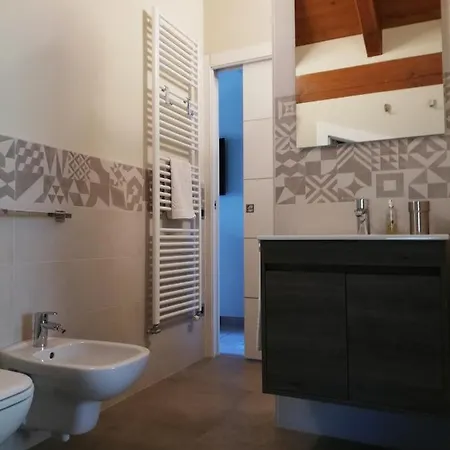 Holiday home A&g - Elegante Casa 100 Mq Su Due Piani Con Wi-fi-giardino-parcheggio Aosta
