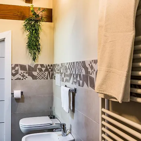A&g - Elegante Casa 100 Mq Su Due Piani Con Wi-fi-giardino-parcheggio Aosta