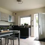 A&g - Elegante Casa 100 Mq Su Due Piani Con Wi-fi-giardino-parcheggio Tatil Evi Aosta