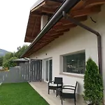 A&g - Elegante Casa 100 Mq Su Due Piani Con Wi-fi-giardino-parcheggio Aosta
