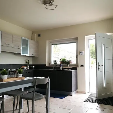 A&g - Elegante Casa 100 Mq Su Due Piani Con Wi-fi-giardino-parcheggio Сasa de vacaciones Aosta