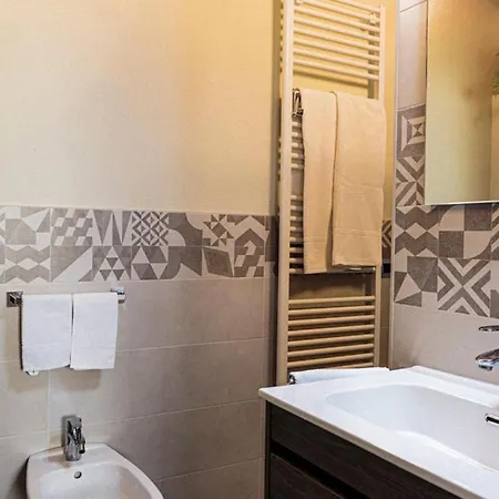 Vakantiehuis A&g - Elegante Casa 100 Mq Su Due Piani Con Wi-fi-giardino-parcheggio Aosta