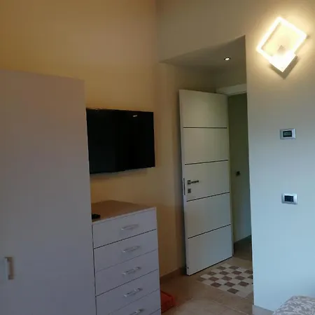 A&g - Elegante Casa 100 Mq Su Due Piani Con Wi-fi-giardino-parcheggio * أَويستا