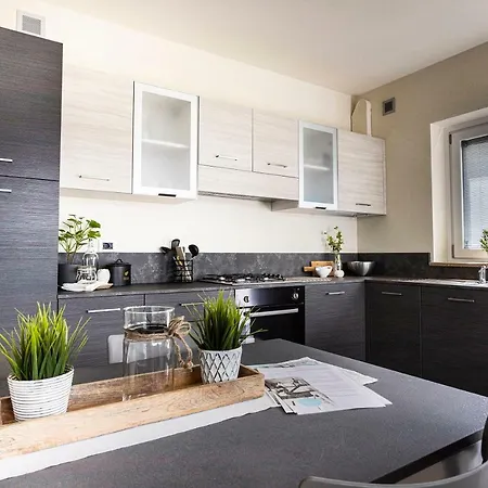 A&g - Elegante Casa 100 Mq Su Due Piani Con Wi-fi-giardino-parcheggio Vakantiehuis