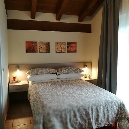 Vakantiehuis A&g - Elegante Casa 100 Mq Su Due Piani Con Wi-fi-giardino-parcheggio *