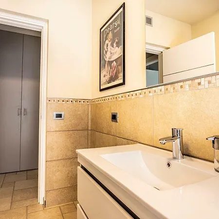 A&g - Elegante Casa 100 Mq Su Due Piani Con Wi-fi-giardino-parcheggio * Aosta