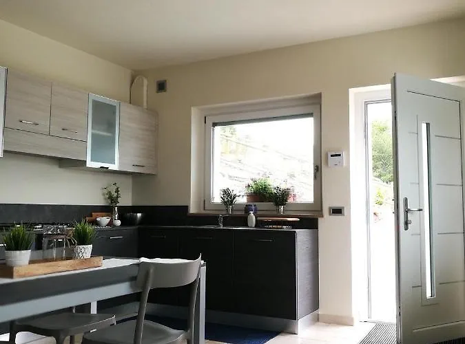 A&g - Elegante Casa 100 Mq Su Due Piani Con Wi-fi-giardino-parcheggio Nyaraló Aosta