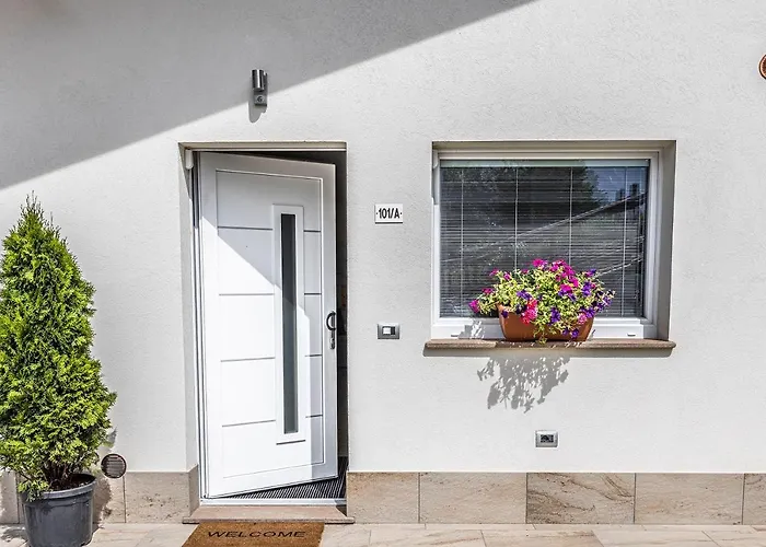 A&g - Elegante Casa 100 Mq Su Due Piani Con Wi-fi-giardino-parcheggio Nyaraló *