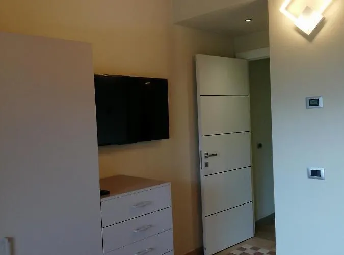 A&g - Elegante Casa 100 Mq Su Due Piani Con Wi-fi-giardino-parcheggio * Aosta