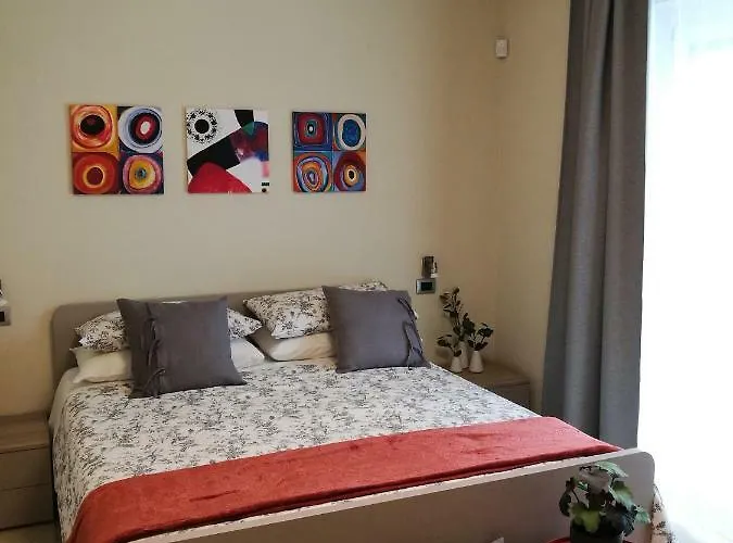 Nyaraló A&g - Elegante Casa 100 Mq Su Due Piani Con Wi-fi-giardino-parcheggio *