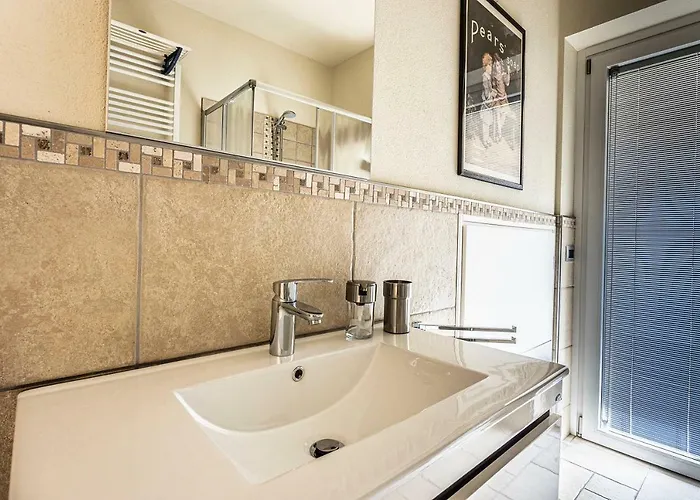 A&g - Elegante Casa 100 Mq Su Due Piani Con Wi-fi-giardino-parcheggio Nyaraló *