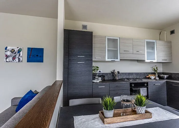 A&g - Elegante Casa 100 Mq Su Due Piani Con Wi-fi-giardino-parcheggio Aosta