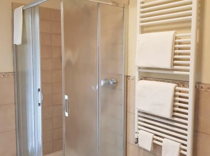 A&g - Elegante Casa 100 Mq Su Due Piani Con Wi-fi-giardino-parcheggio Nyaraló Aosta