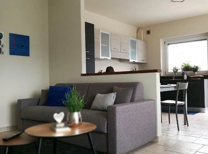 Nyaraló A&g - Elegante Casa 100 Mq Su Due Piani Con Wi-fi-giardino-parcheggio Aosta