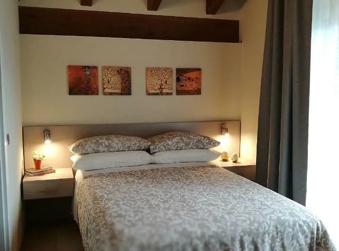 Nyaraló A&g - Elegante Casa 100 Mq Su Due Piani Con Wi-fi-giardino-parcheggio *