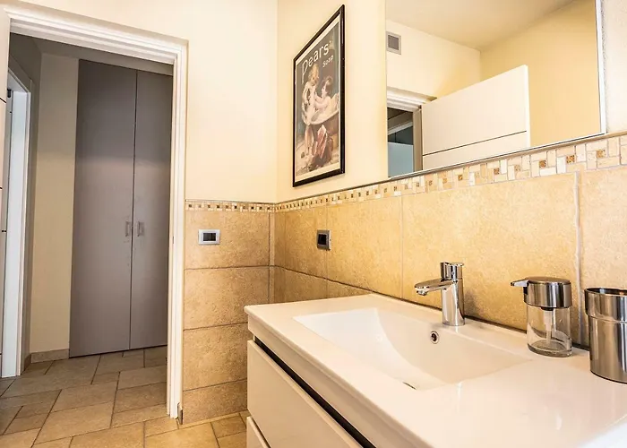 A&g - Elegante Casa 100 Mq Su Due Piani Con Wi-fi-giardino-parcheggio * Aosta